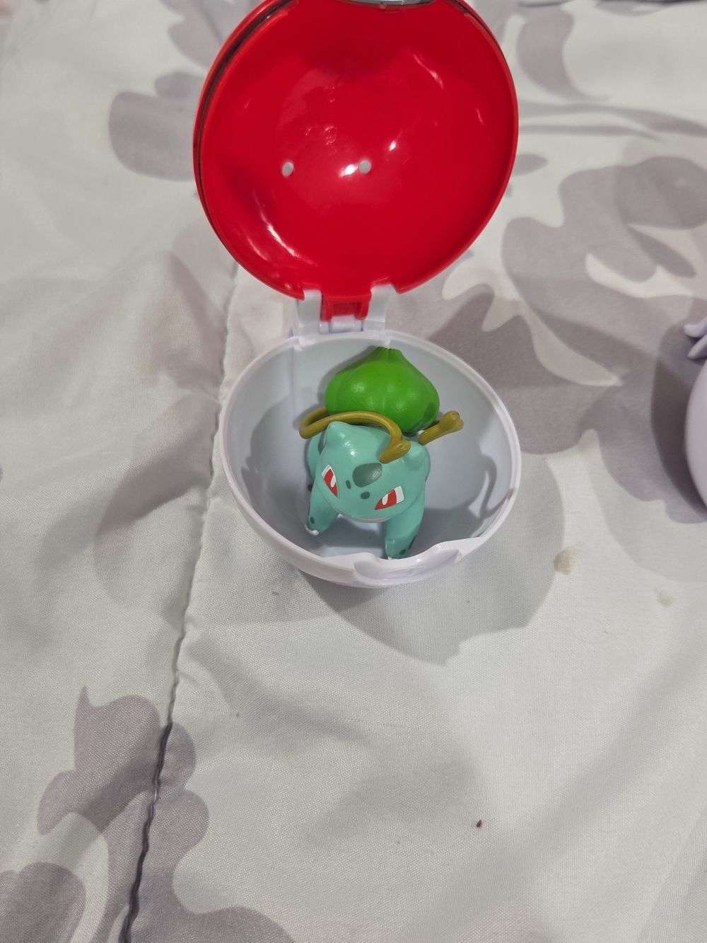 Poké Ball Capsules with Bulbasaur And Pikachu Figures